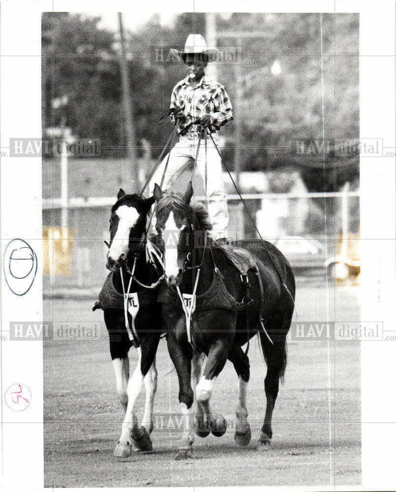 1990 Press Photo rodeo riding horses cowboy stunt - Historic Images