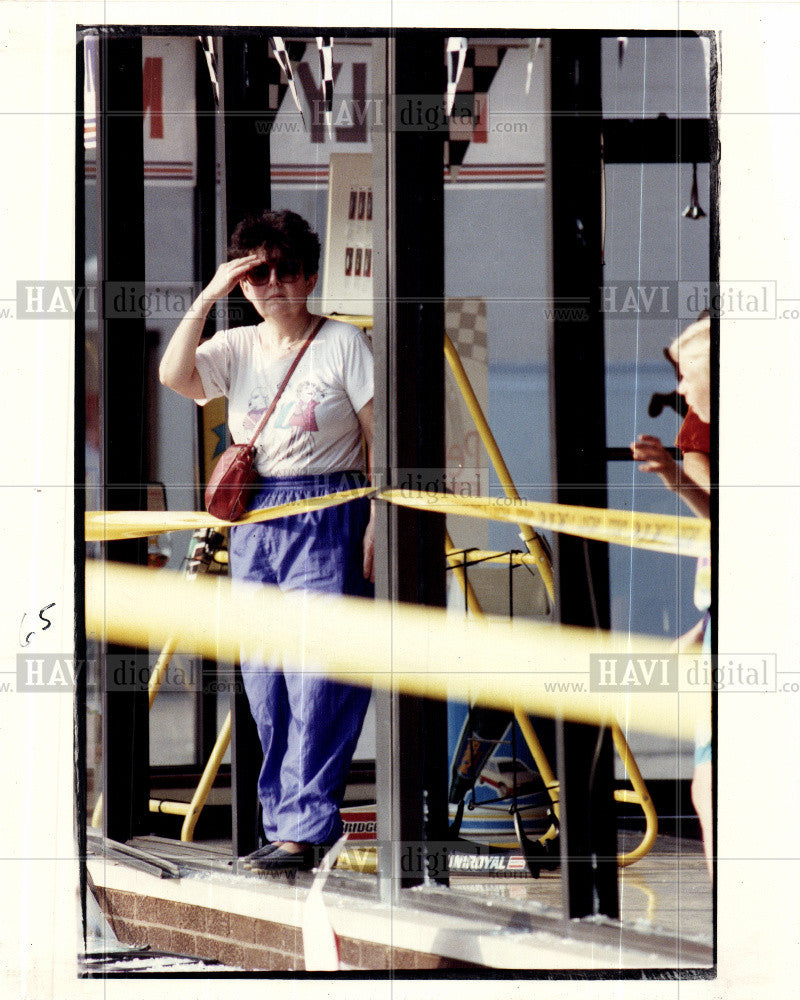 1992 Press Photo Roberta Schwartz peers windows blast - Historic Images