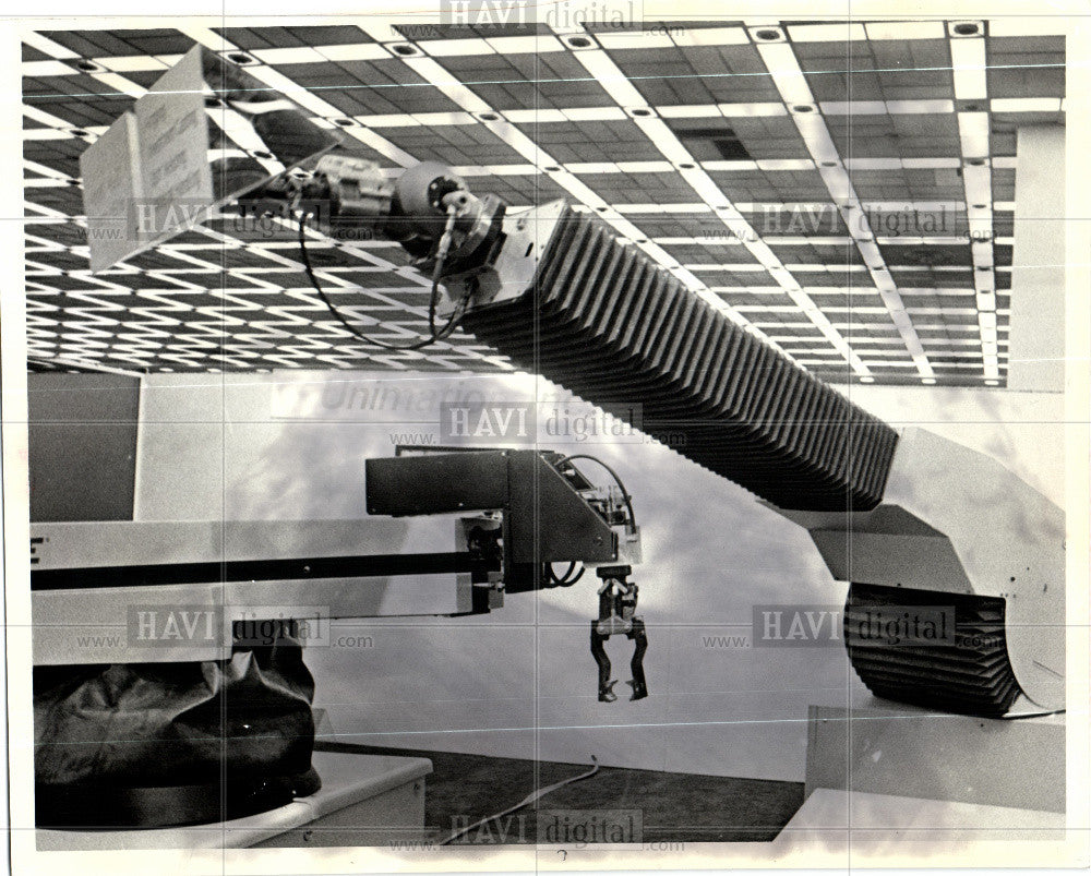 Press Photo Robot computer electronic machine - Historic Images