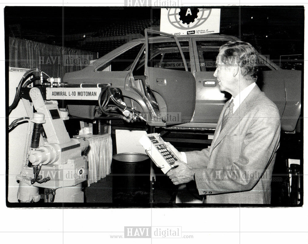 1982 Press Photo robot electro-mechanical machine - Historic Images