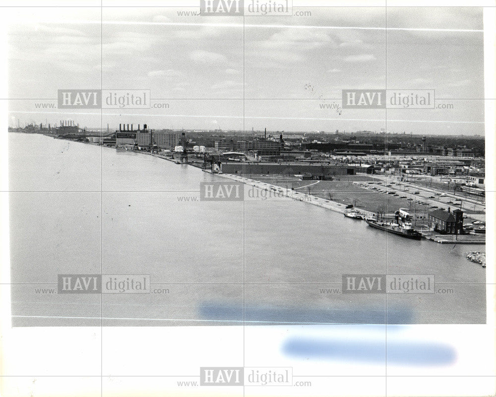 1975 Press Photo Riverport Detroit - Historic Images