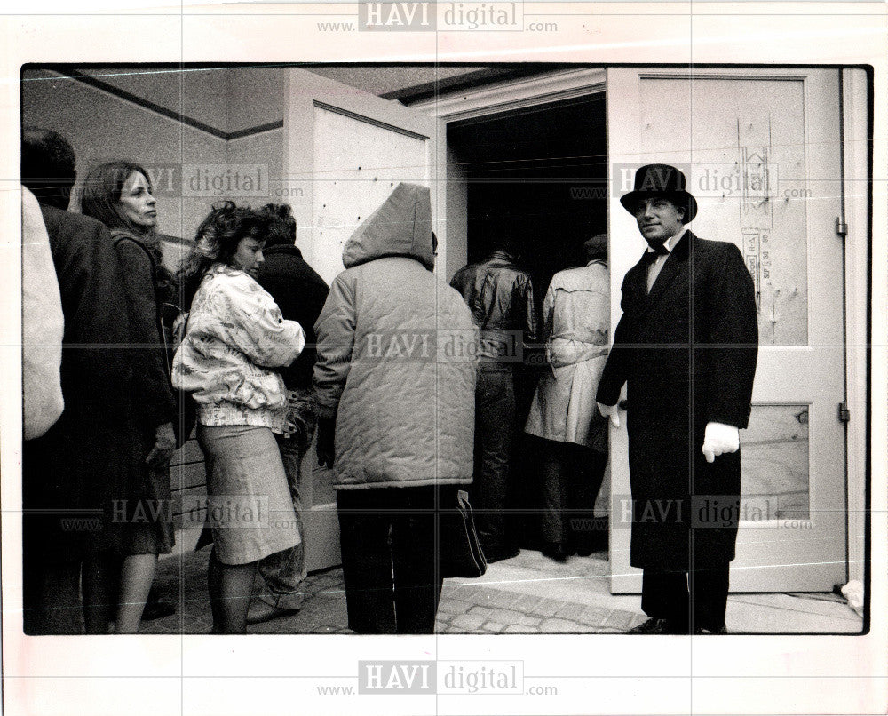 1988 Press Photo Kip Edwards Ritz Carlton Deerborn Jobs - Historic Images