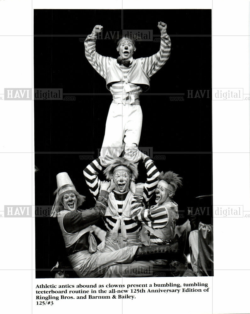 Press Photo Ringling Bros Barnum Bailey Clowns - Historic Images