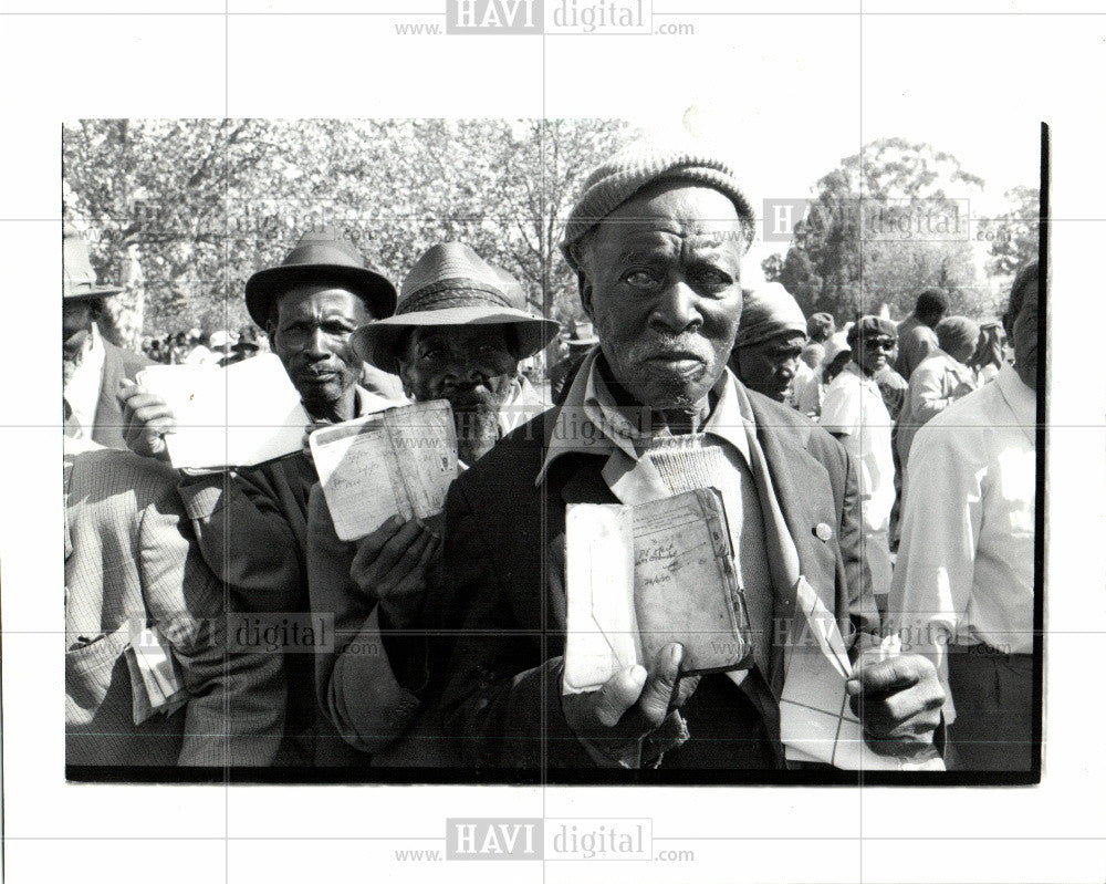 1986 Press Photo Elderly Sowetans - Historic Images