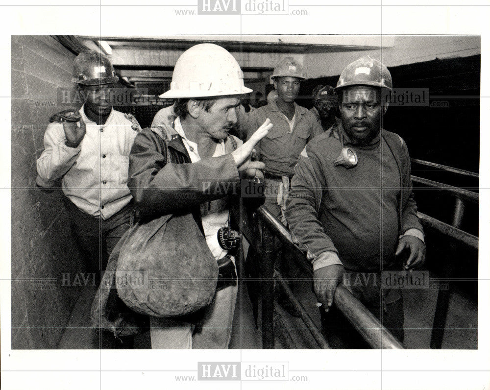 1986 Press Photo Gold miner Corrie Van Aswegan - Historic Images