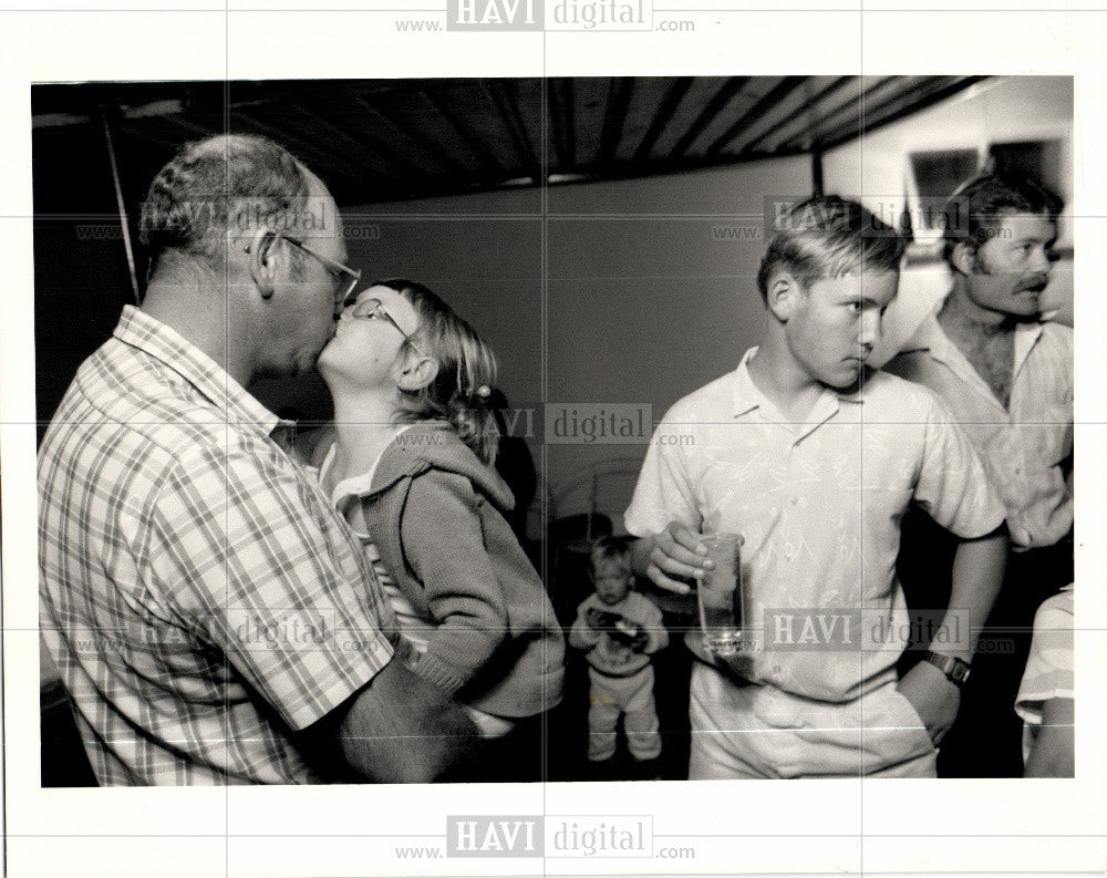 1986 Press Photo Herbst barbecue family and friends - Historic Images