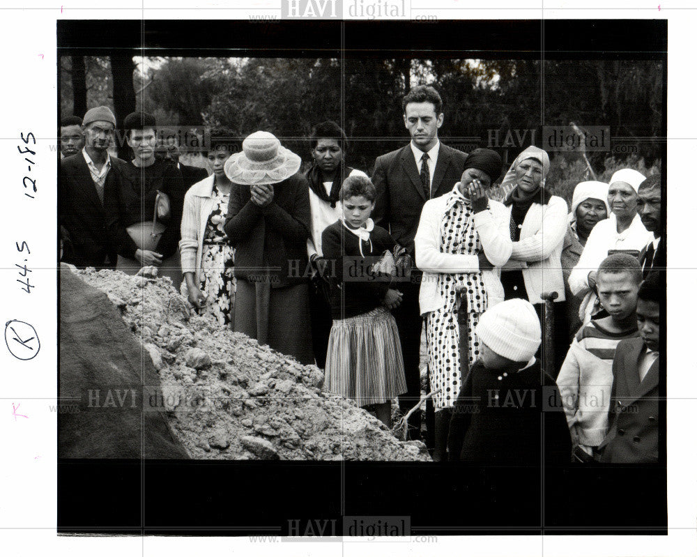 1988 Press Photo Hannes Myburgh vineyard funeral - Historic Images