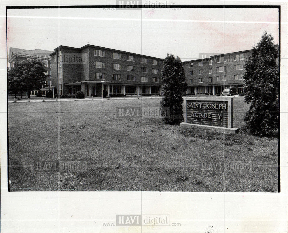 1974 Press Photo St Josephs Academy - Historic Images