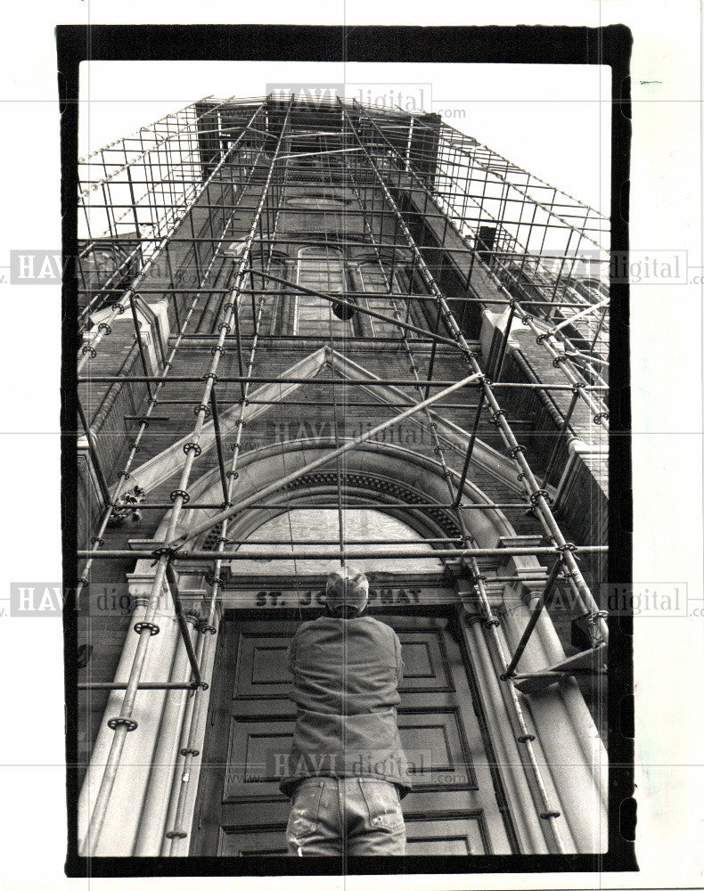 1987 Press Photo St. Josaphat's steeple work Boozan - Historic Images