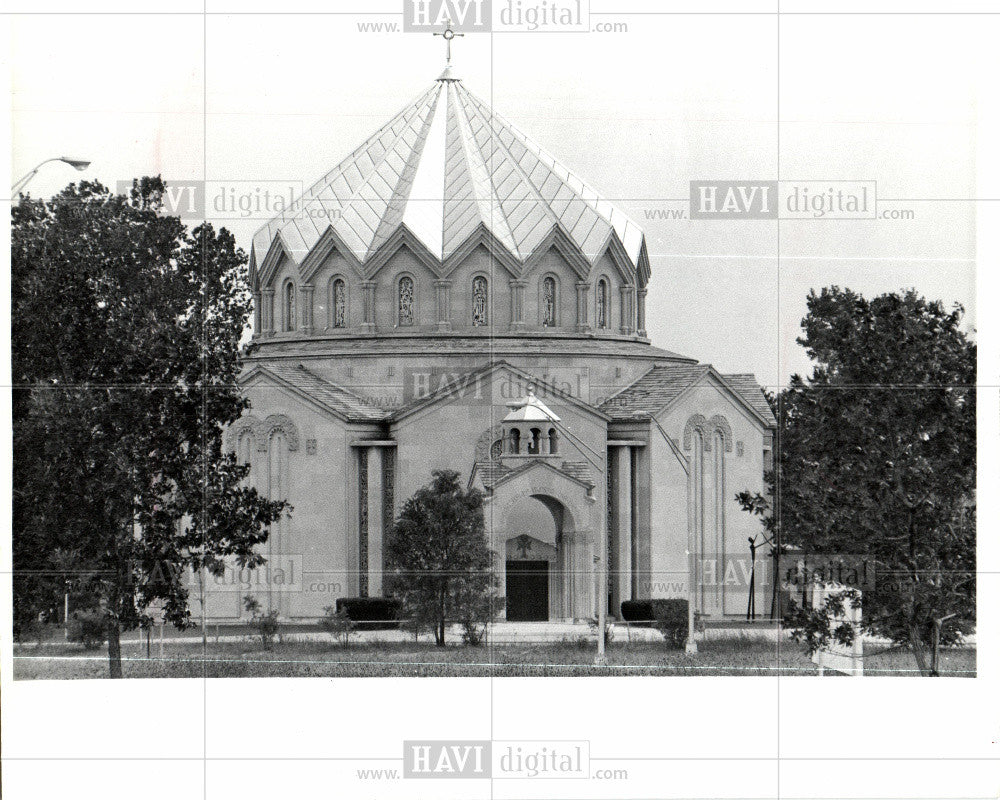 1984 Press Photo JOHN'S ARMENIAN CHURCH CULTURE SWEET - Historic Images
