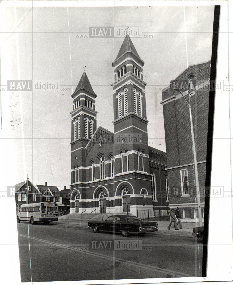 1988 Press Photo St Elizabeth Church Detroit Catholic - Historic Images