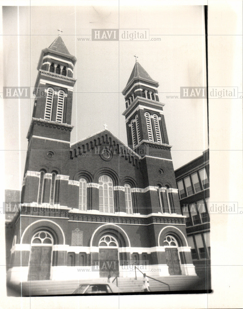 1988 Press Photo Closing churches St. Elizabeth - Historic Images
