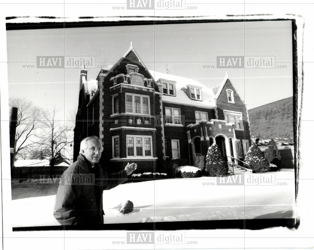 1989 Press Photo Rectory St. Casmirs Church  homeless - Historic Images