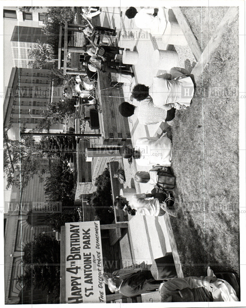 1977 Press Photo St. Antoine Park - Historic Images