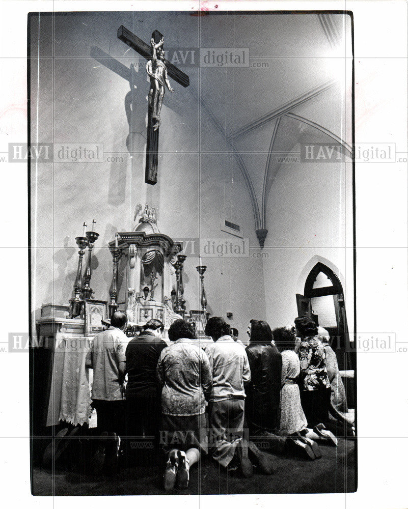 1978 Press Photo st. anne catholic prayer christ cross - Historic Images