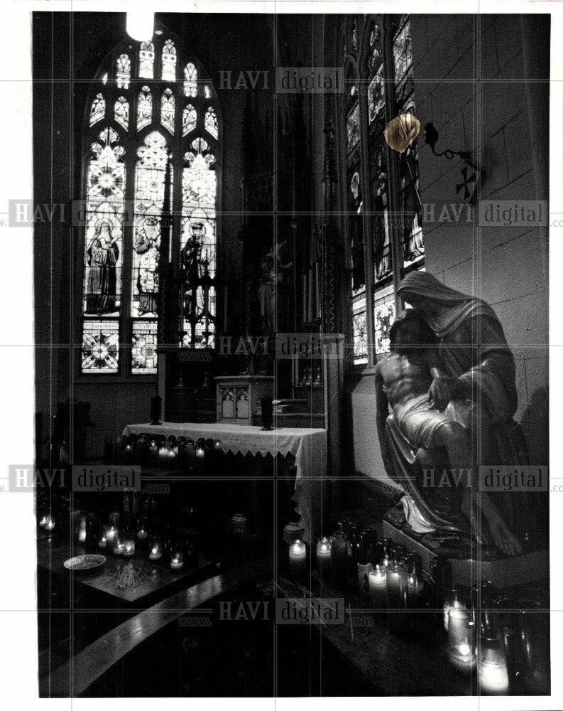 1994 Press Photo Easter church candles - Historic Images