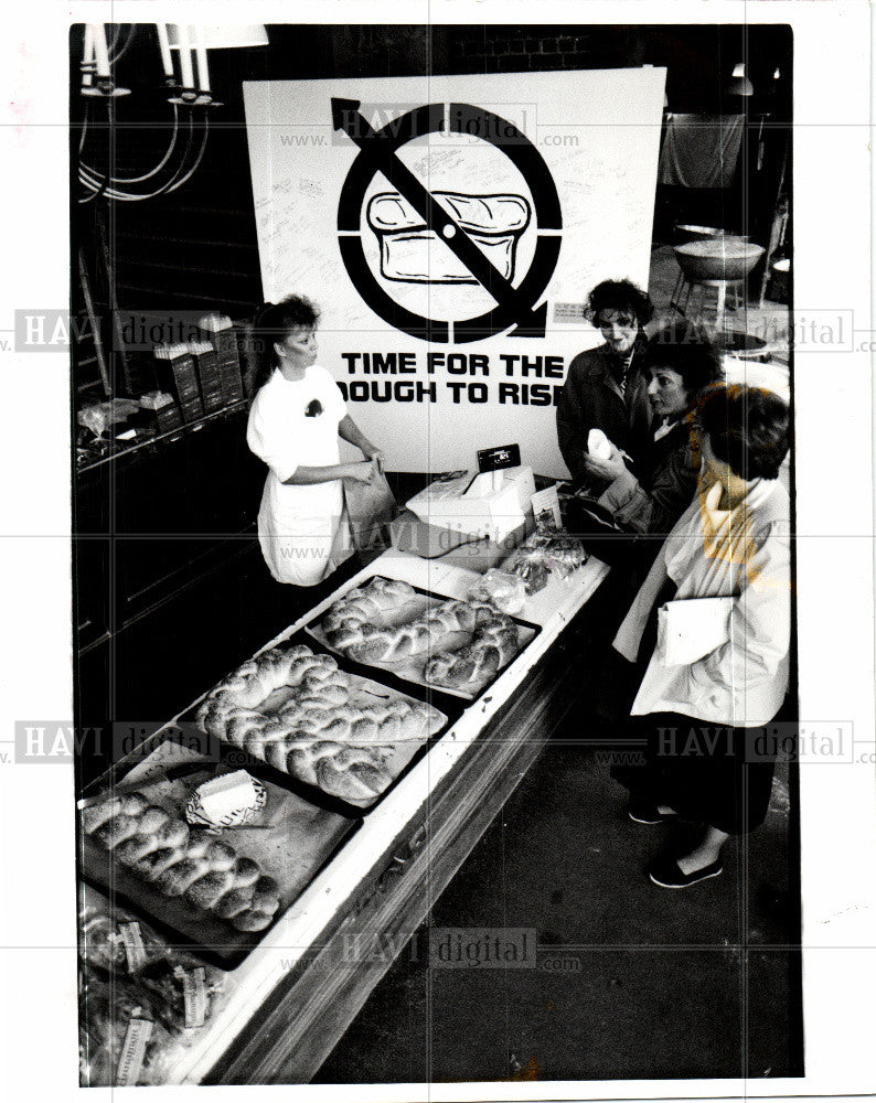 1990 Press Photo Stahls Bakery - Historic Images