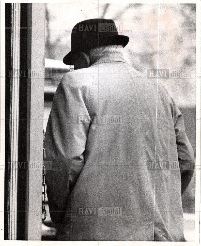 1966 Press Photo CIA secrets old trench coat spying - Historic Images