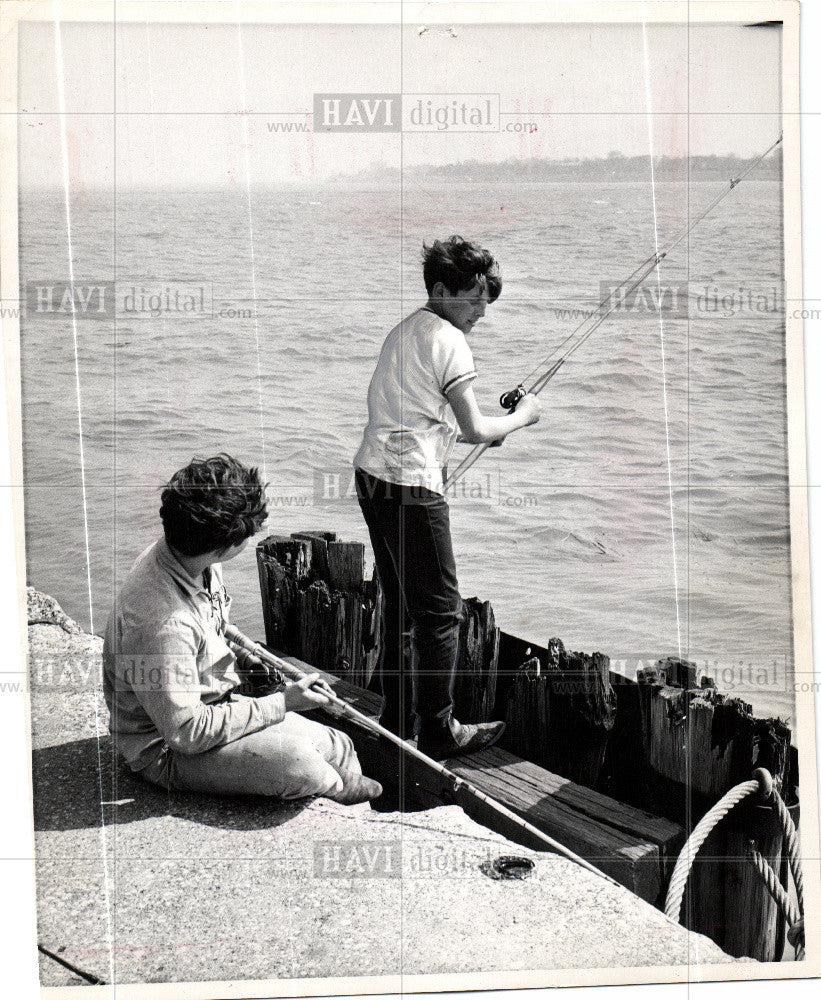 1967 Press Photo Jim Martin Don Johnston fishing river - Historic Images