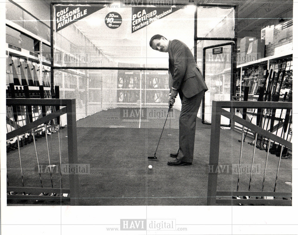 Press Photo sports Gian tJohn Killmar demonstrates - Historic Images