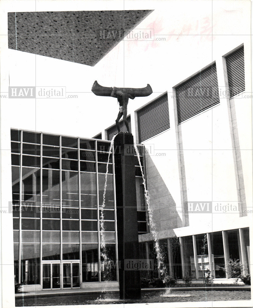 Press Photo Sculpture Spirit of Transportation - Historic Images