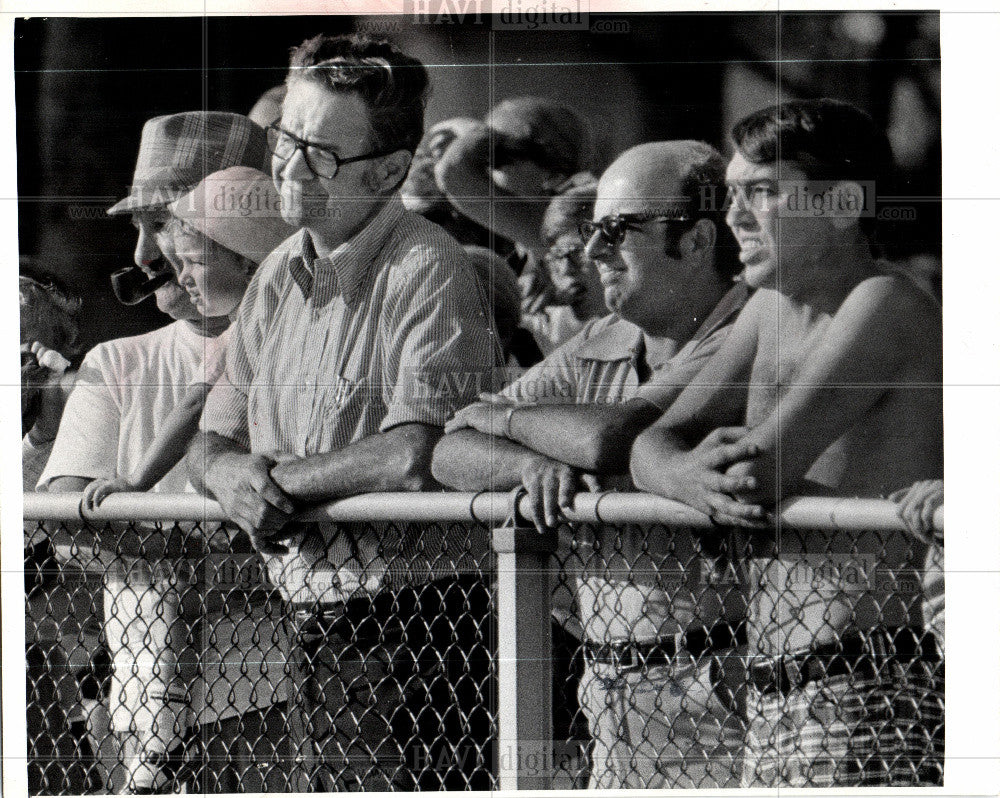 1973 Press Photo Spectator Sportsmen - Historic Images