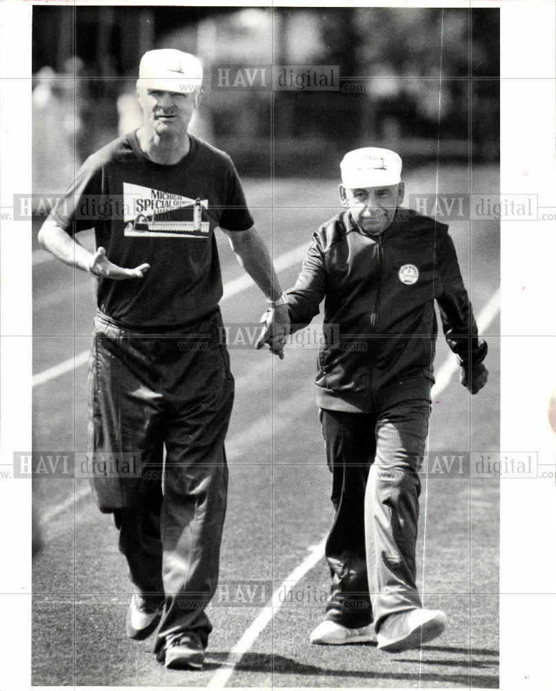 1985 Press Photo Walter Frank Sobus special olympics - Historic Images