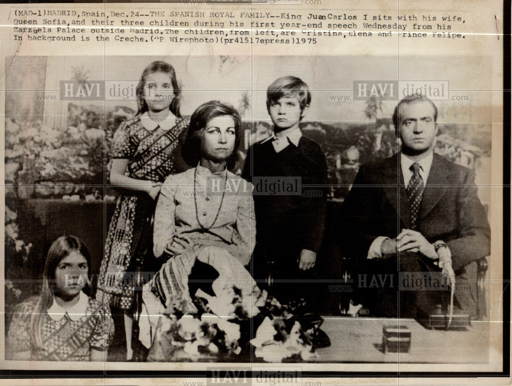 1975 Press Photo King Juan Carlos Family Madrid Spain - Historic Images