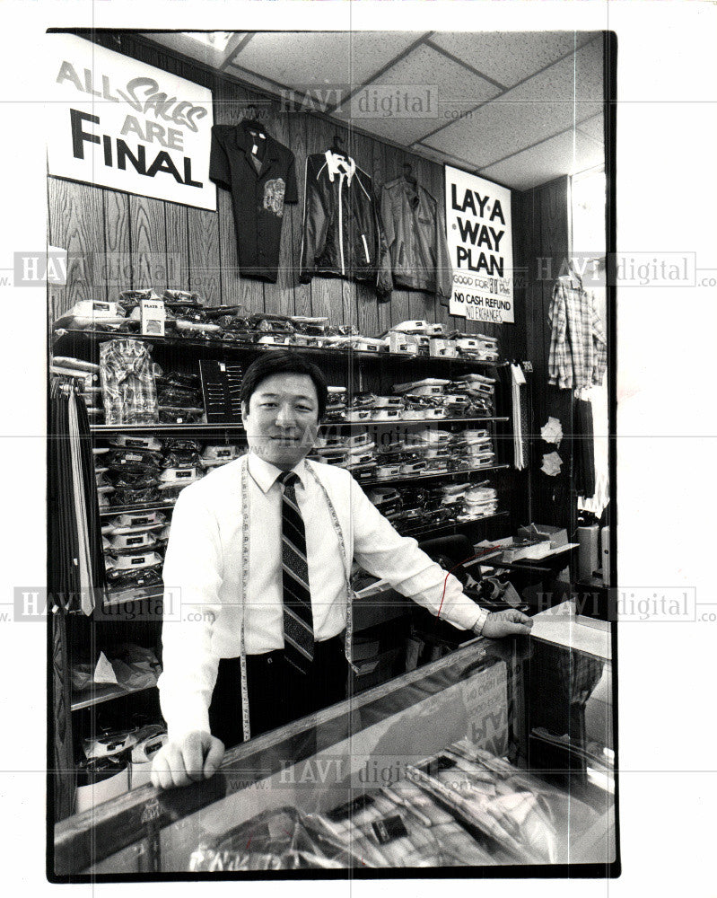 1991 Press Photo Store- clothing - Historic Images