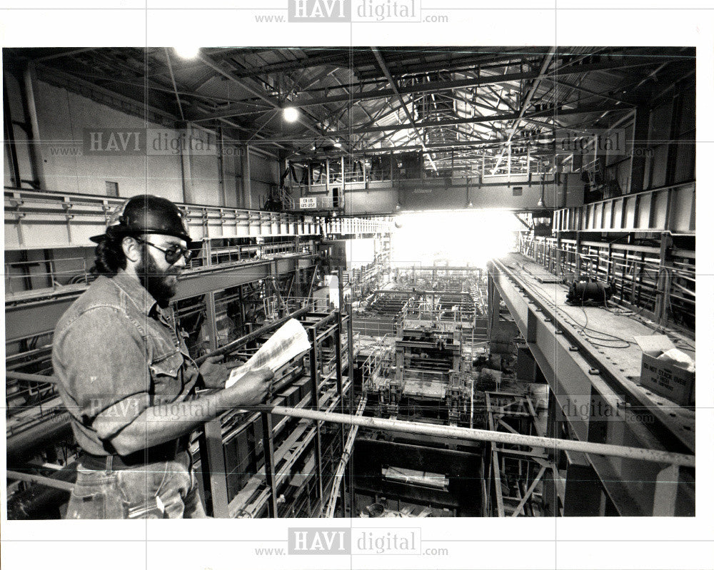 1987 Press Photo Great Lakes Steel Tom Gering refitting - Historic Images