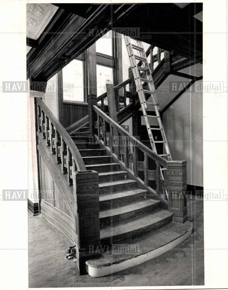 1983 Press Photo Stairs - Historic Images