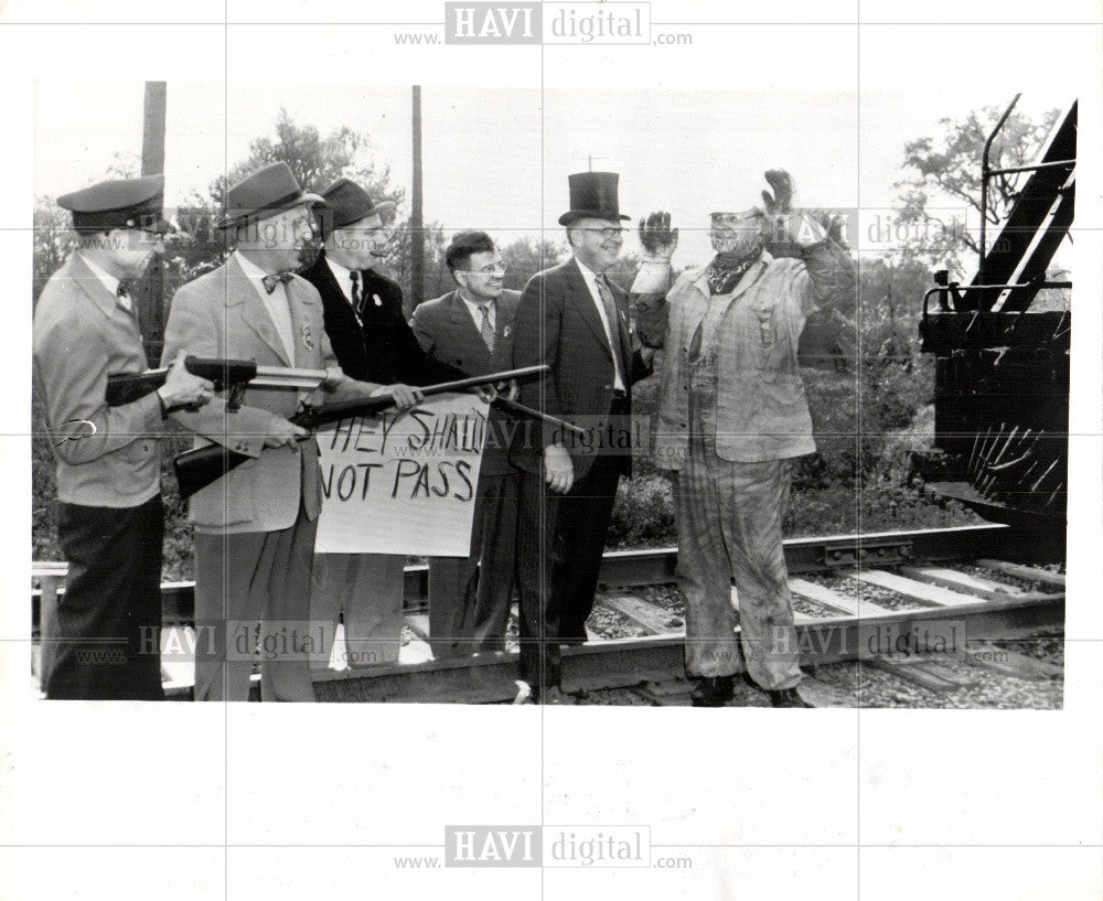 1952 Press Photo hey shall not pass - Historic Images