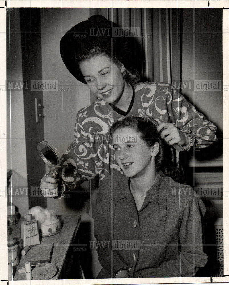Press Photo John Robert Powers School Of Modeling - Historic Images