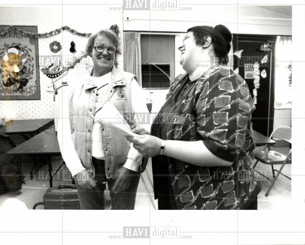 1992 Press Photo Student and teacher enjoying a laugh - Historic Images