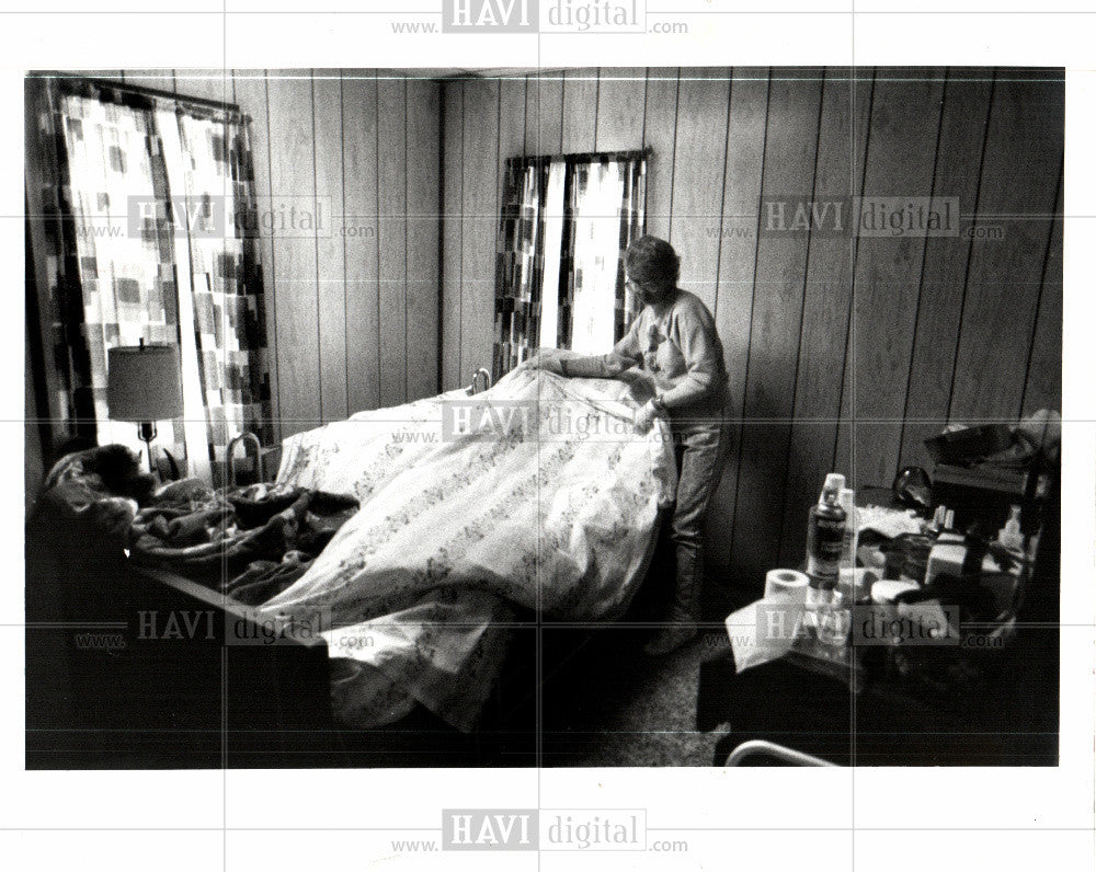 1992 Press Photo Poverty-series-without a net - Historic Images