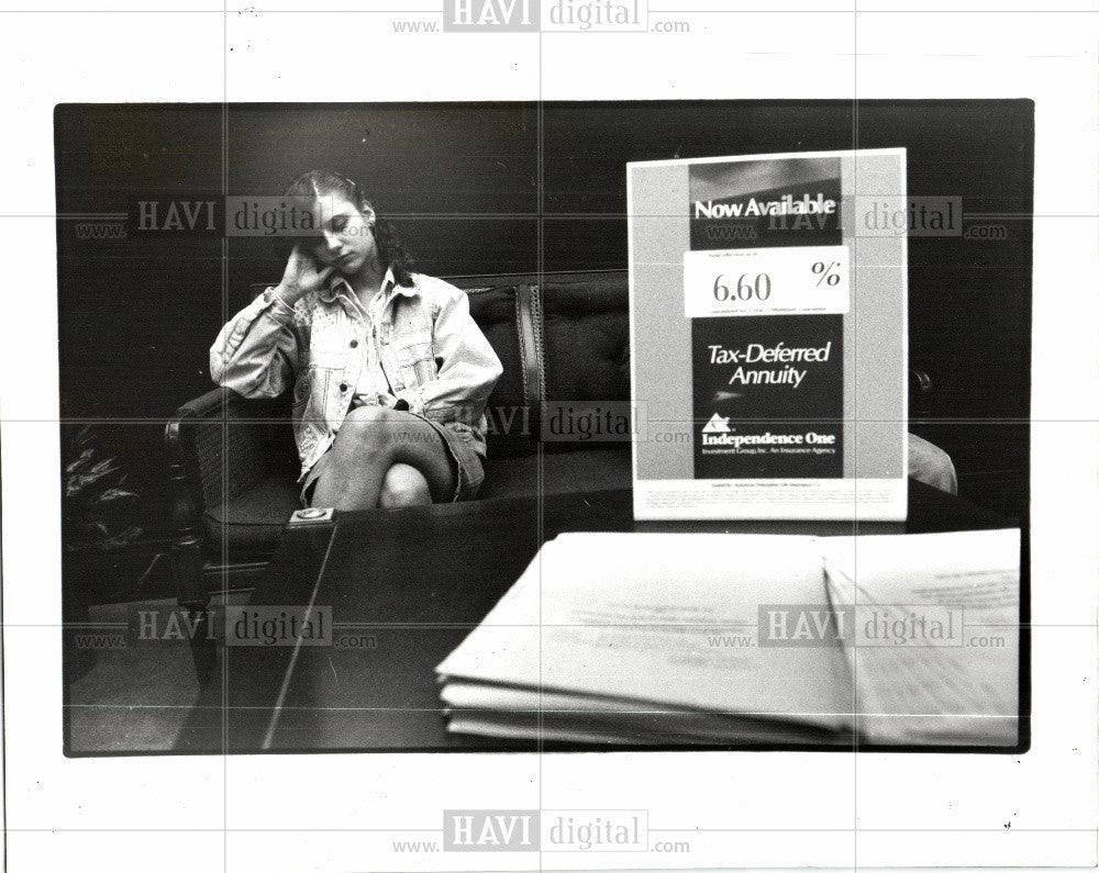 1992 Press Photo poverty first bank account money save - Historic Images