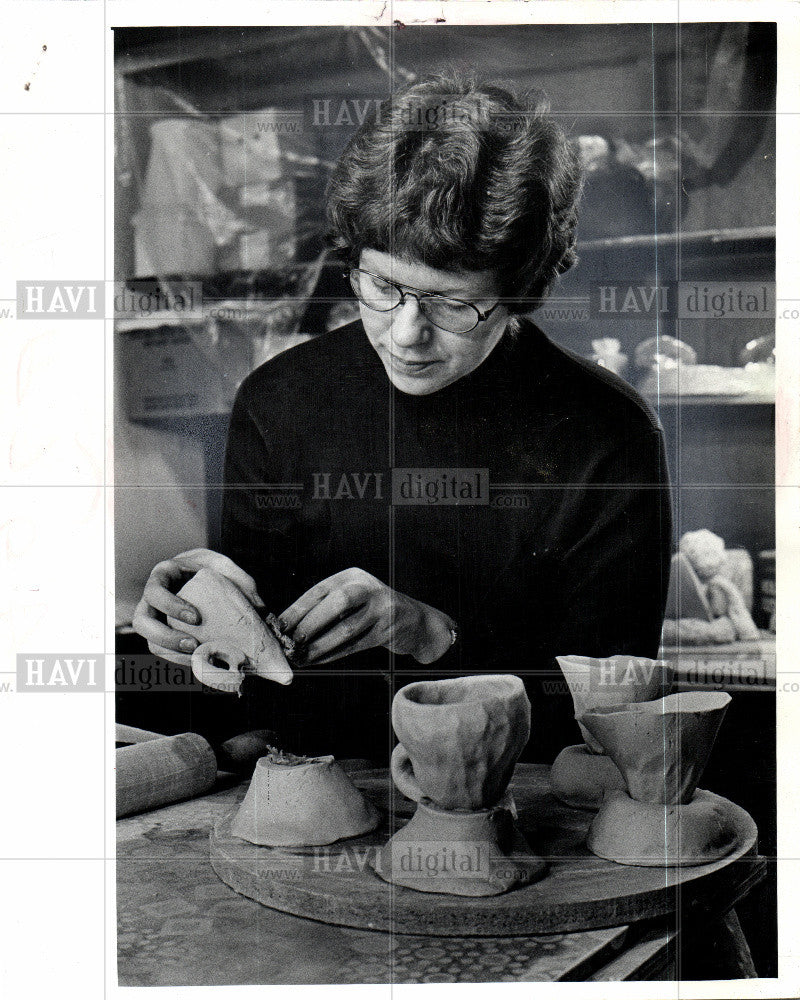 1974 Press Photo Jacquie Rice pottery clay crafts - Historic Images