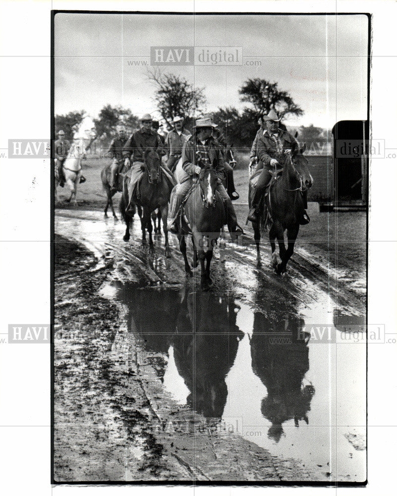 1975 Press Photo Posse - Historic Images