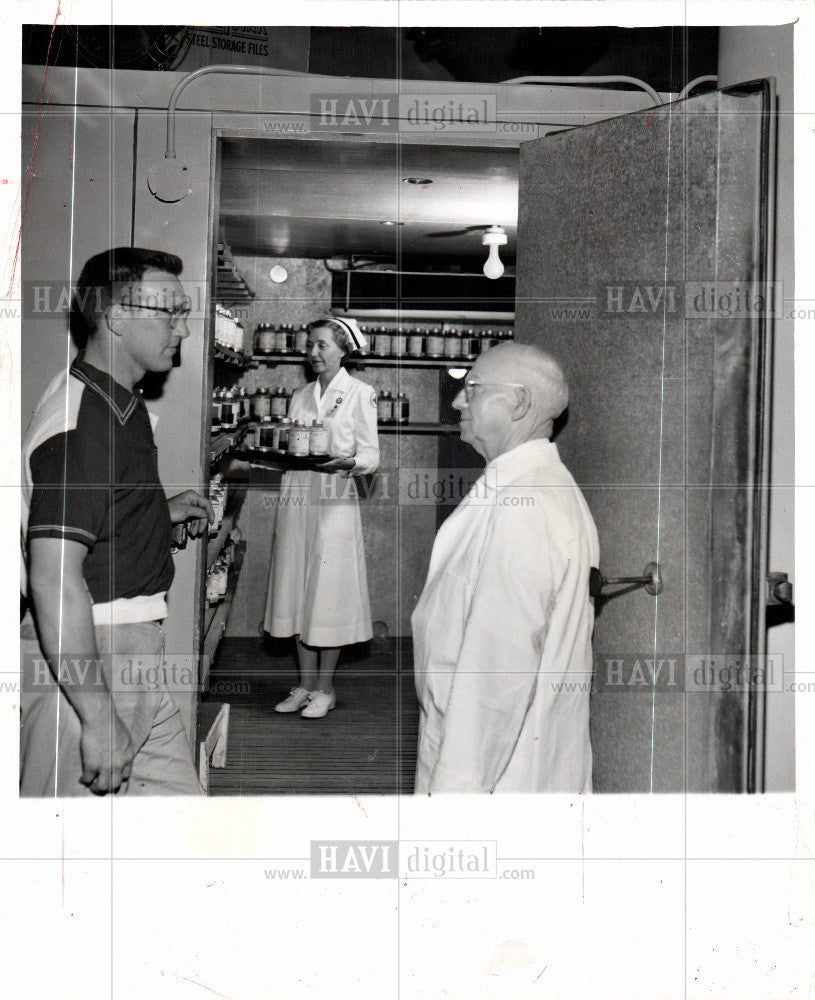 1956 Press Photo Red Cross - Historic Images