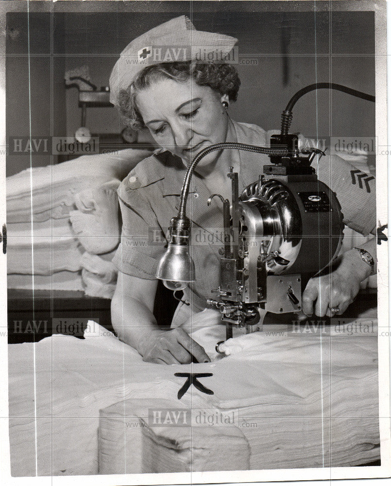 1951 Press Photo Flannel Besaye Hubeart Red Cross gowns - Historic Images