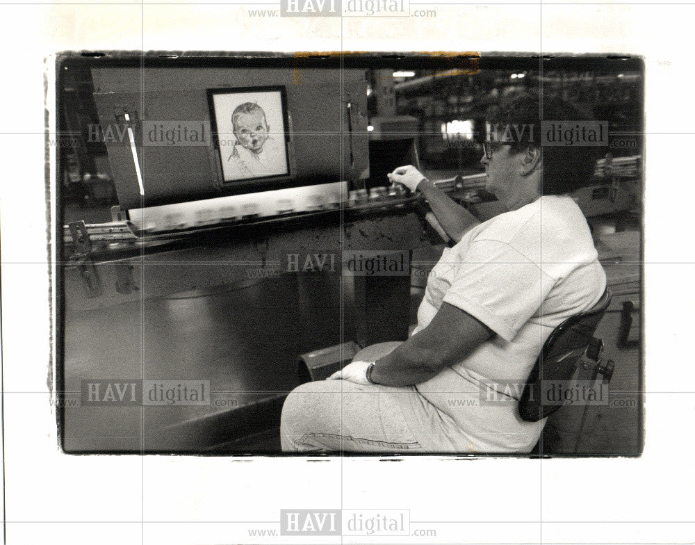 1991 Press Photo Gerber baby food quality inspector jar - Historic Images