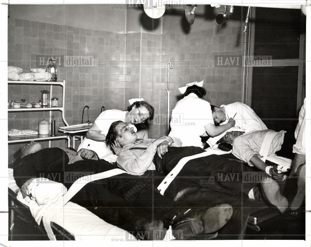 1942 Press Photo Night nurses - Historic Images
