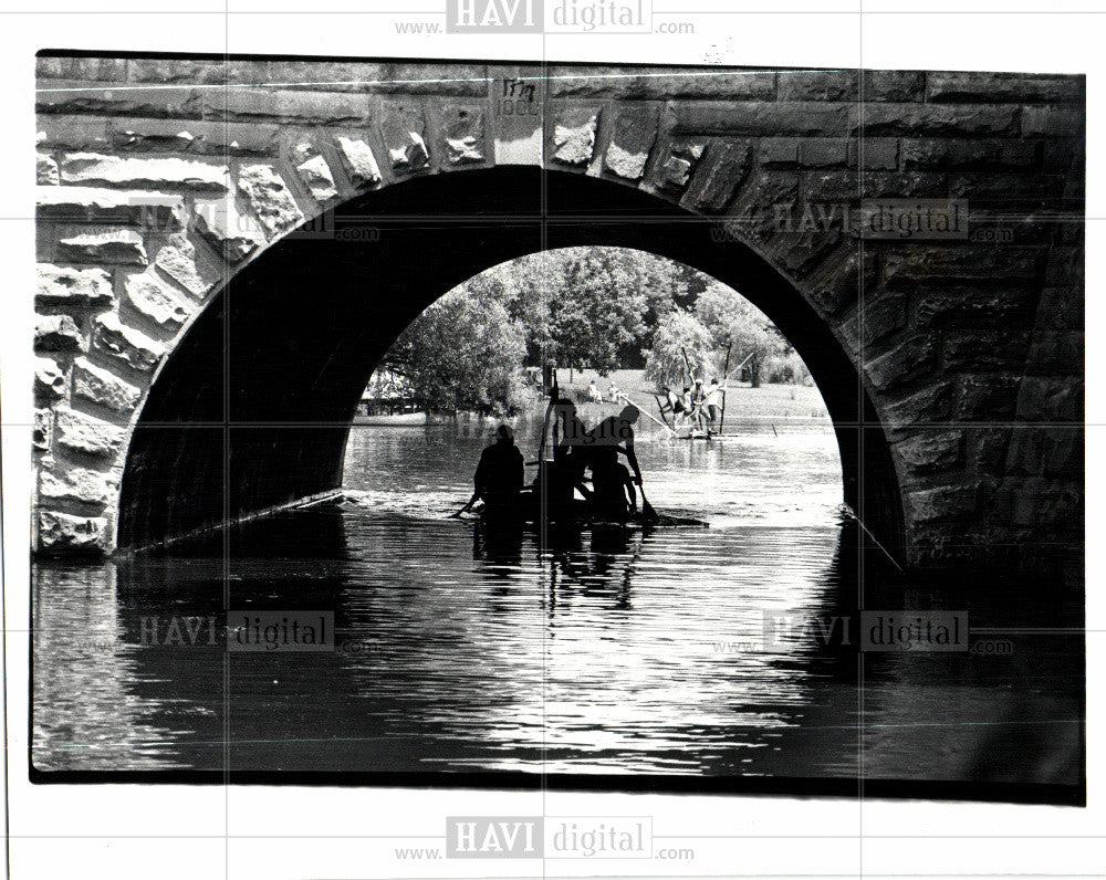 1982 Press Photo support or transportation over water - Historic Images