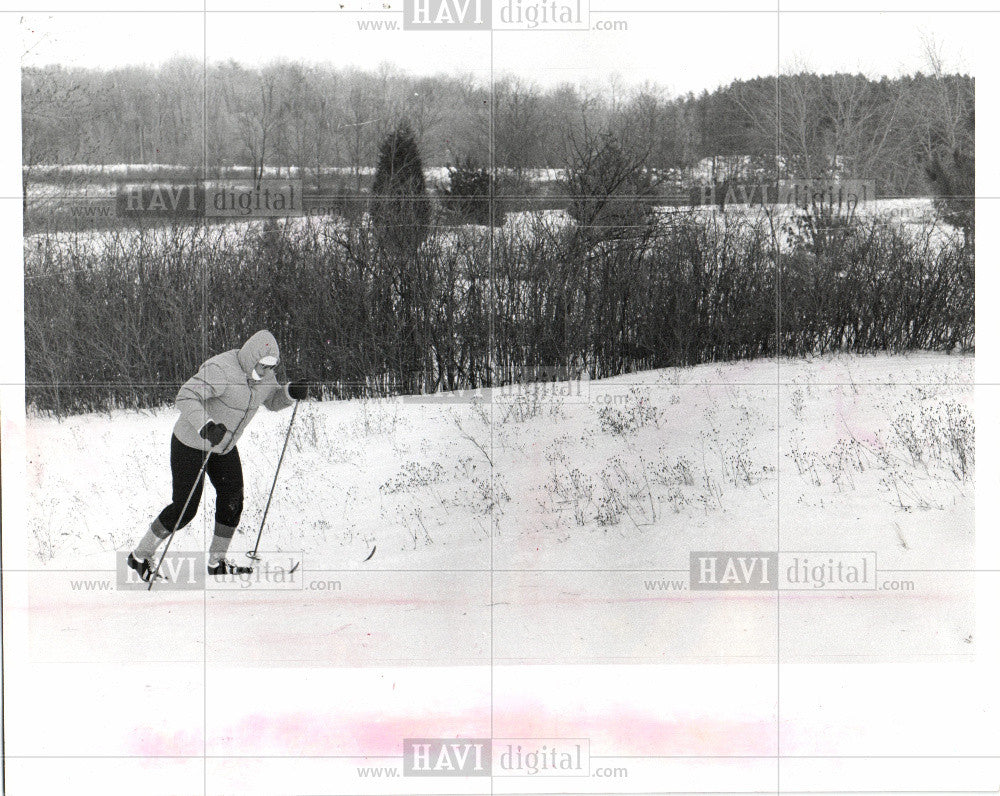 1977 Press Photo popularity,crosscountry,struggle - Historic Images