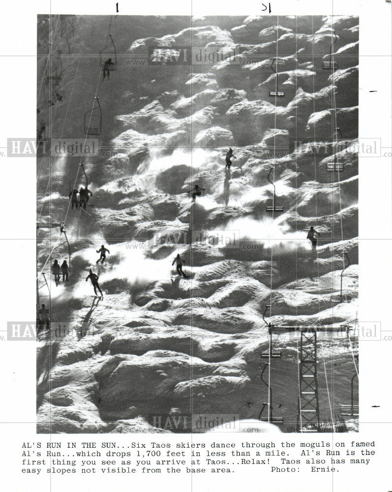 1987 Press Photo Six Taos Skiers Dance - Historic Images