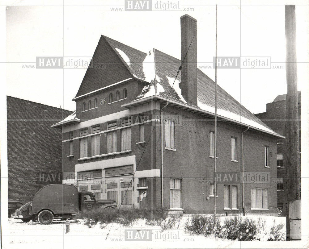 1951 Press Photo Skid Row Fire House - Historic Images