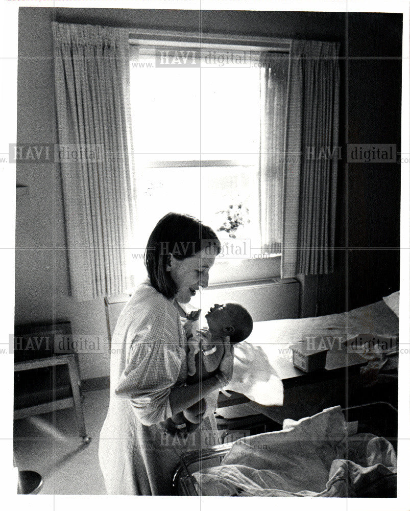 1983 Press Photo sinai mothers chloe mary 11pounds - Historic Images