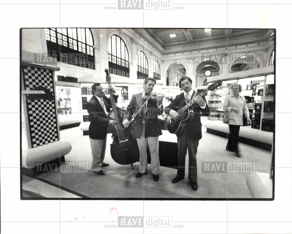 1983 Press Photo Music - Historic Images