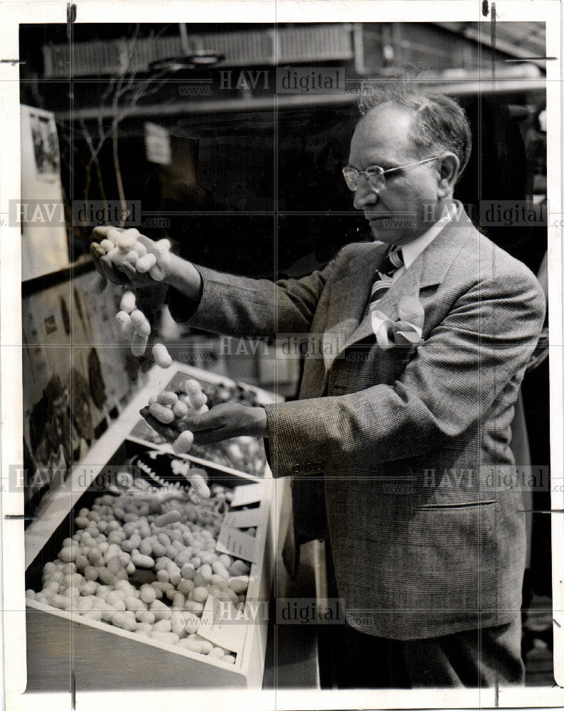 1944 Press Photo silk protein fiber - Historic Images