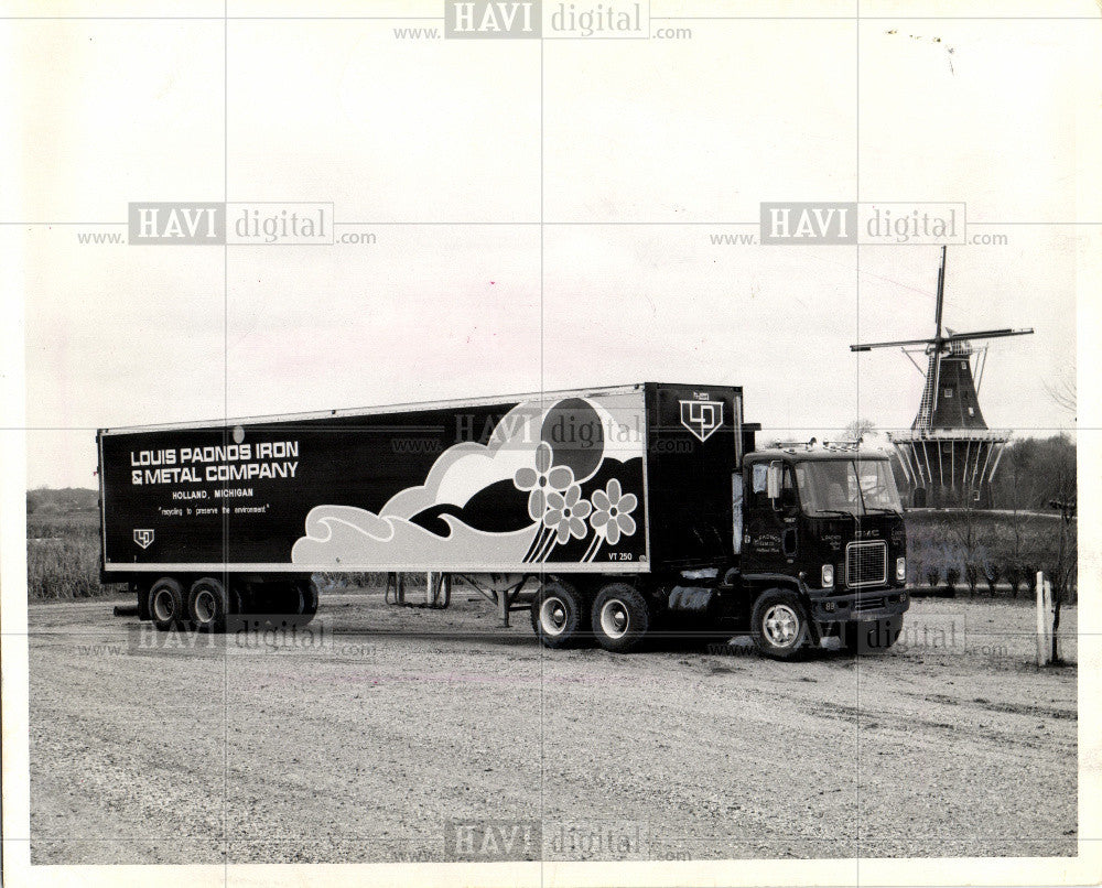 1973 Press Photo sign trucking - Historic Images